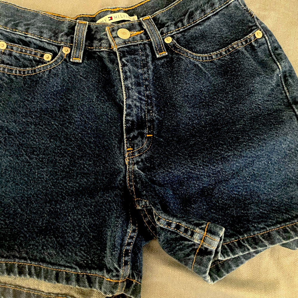 Tommy Hilfiger denim shorts women’s size 2 good condition .